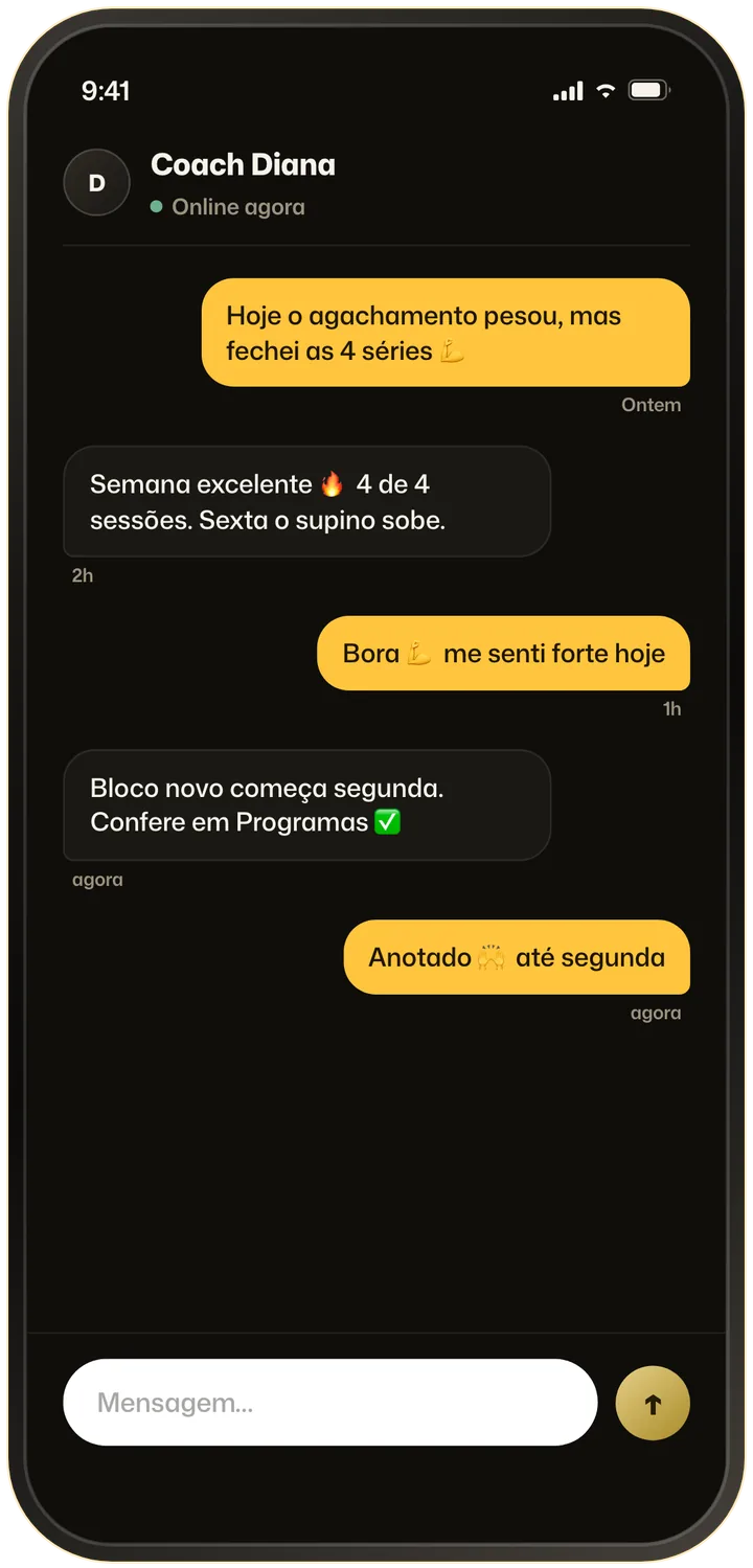 Chat com a Coach Diana: mensagens de acompanhamento, um card de programa novo e o campo de mensagem.